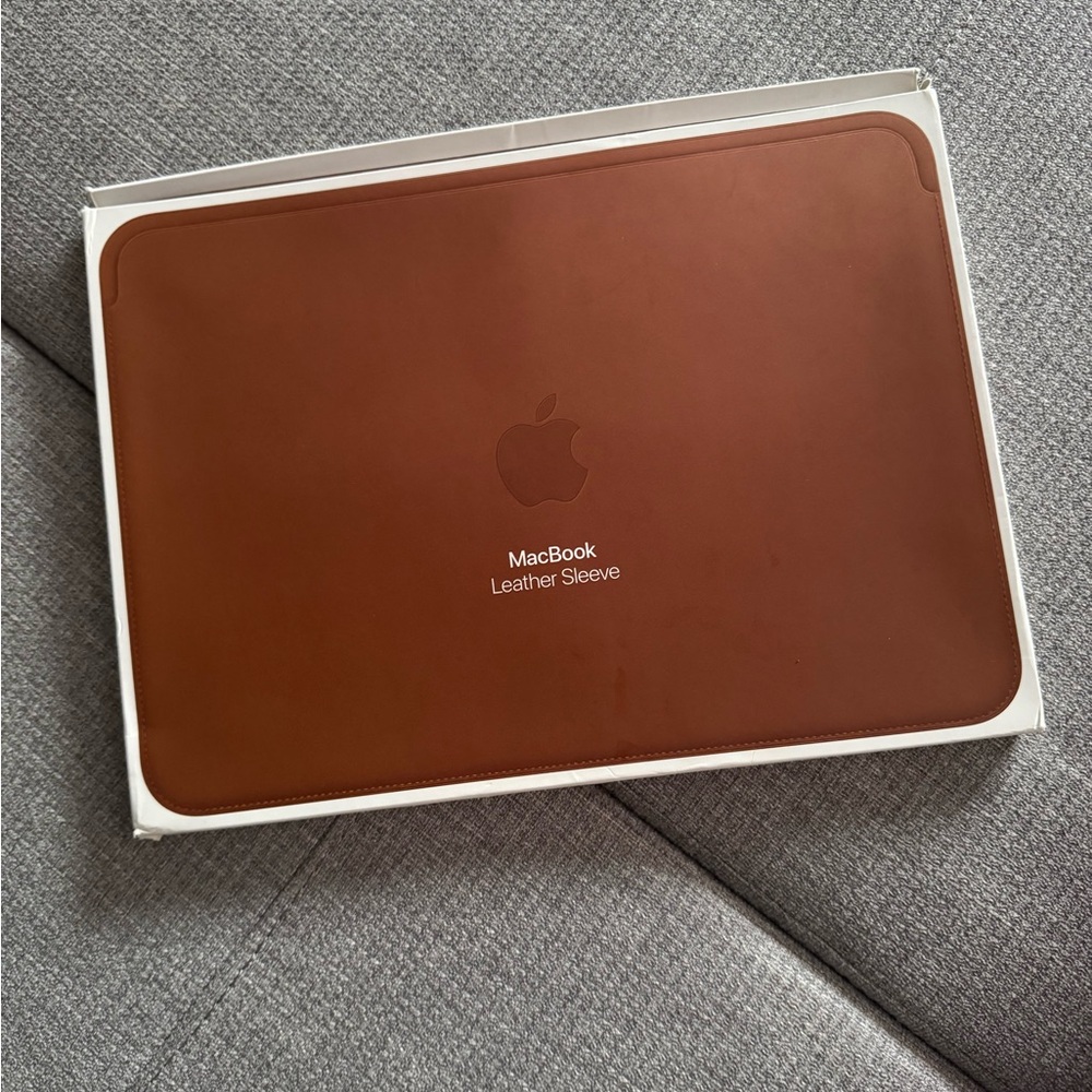 Apple MacBook Leather Sleeve in Tan